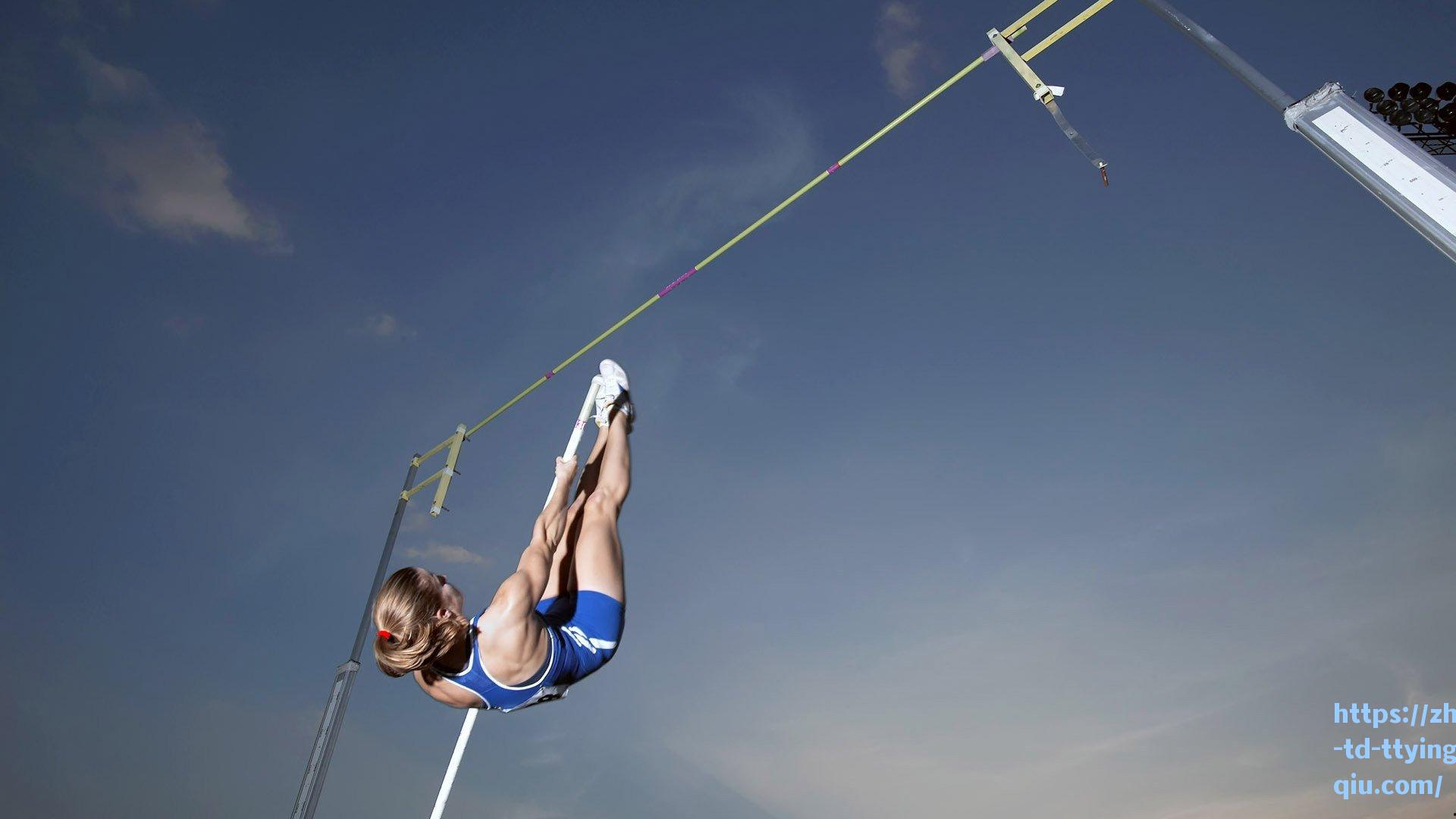 争议风暴！安东尼危险头槌引VAR介入，裁判尺度宽松引多方激辩